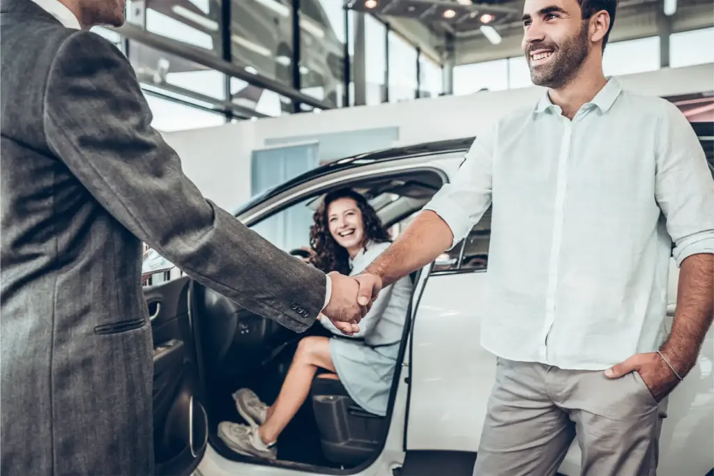 Autohaus Servicebereich mit QRTasse für Bewertungen nach Werkstatttermin und Beratung